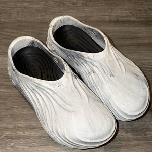 Crocs Echo Wave "Marbled White" clogs